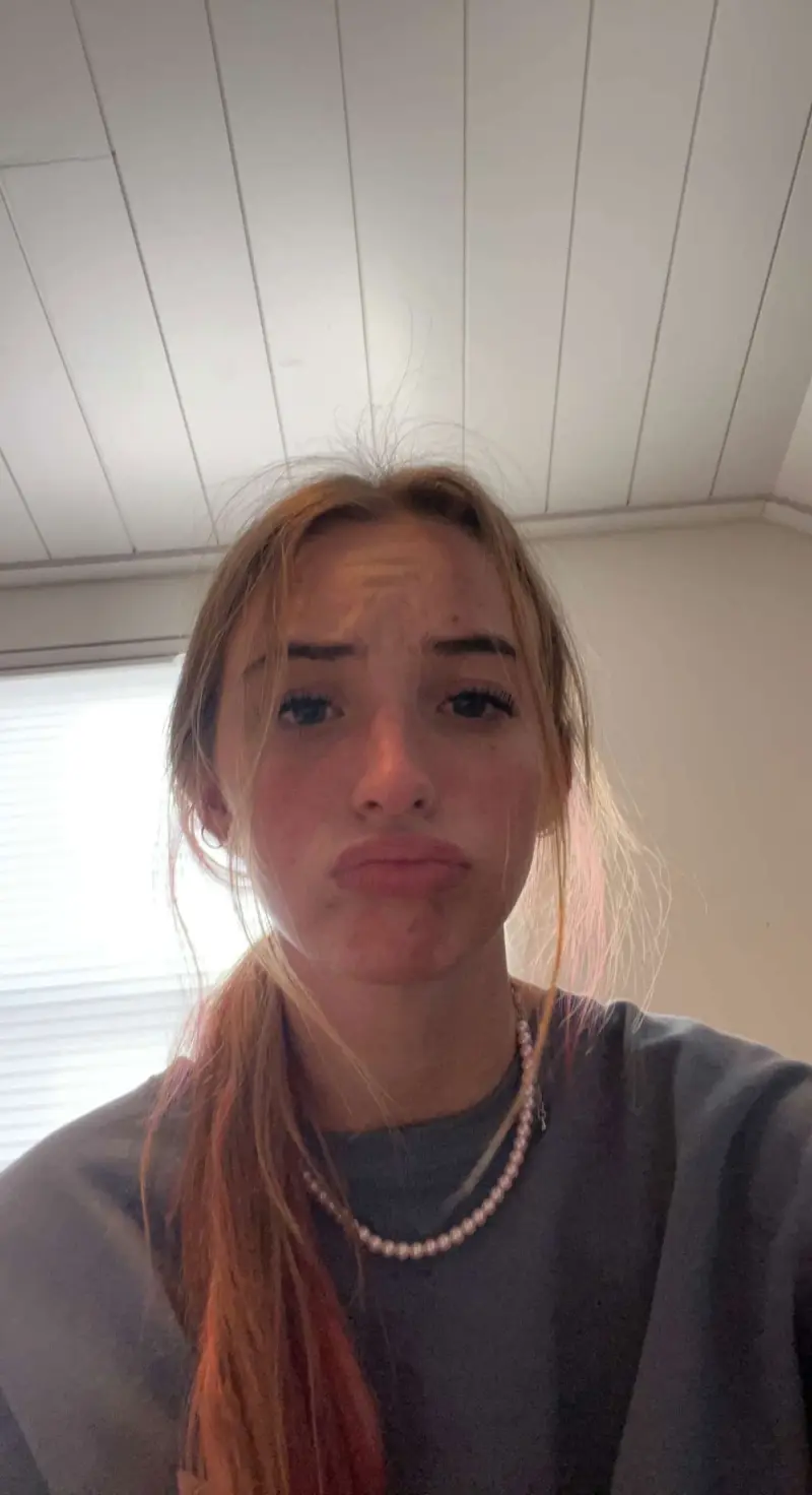 Ellebrooke841 (24) female from ES - sexting partner