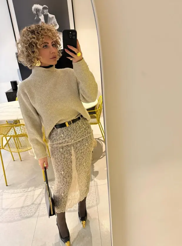 Emmeline236 (18) female from GR - sexting partner