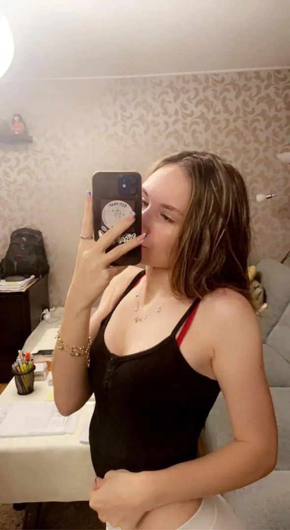 Eva836592 (18) female from DE - sexting partner