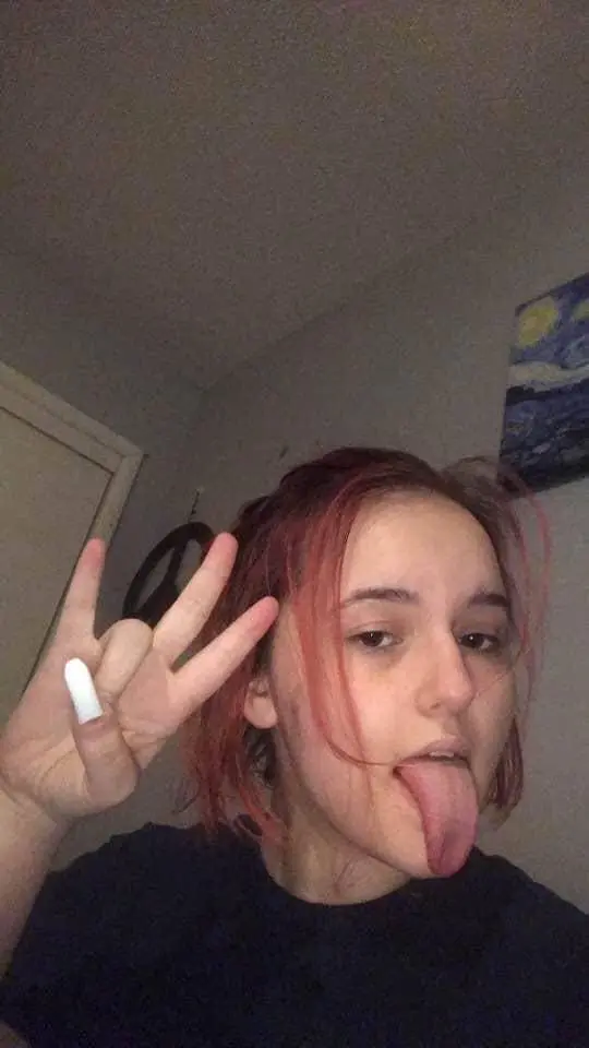 Evalucaus826279 (18) female from CA - sexting partner