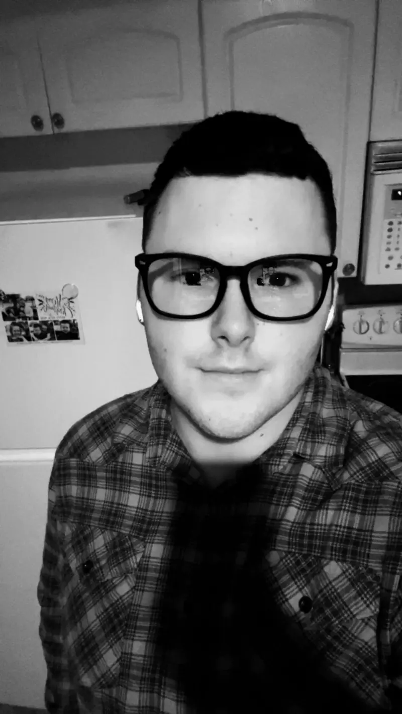 Frombeaverstoashes (18) male from US - sexting partner