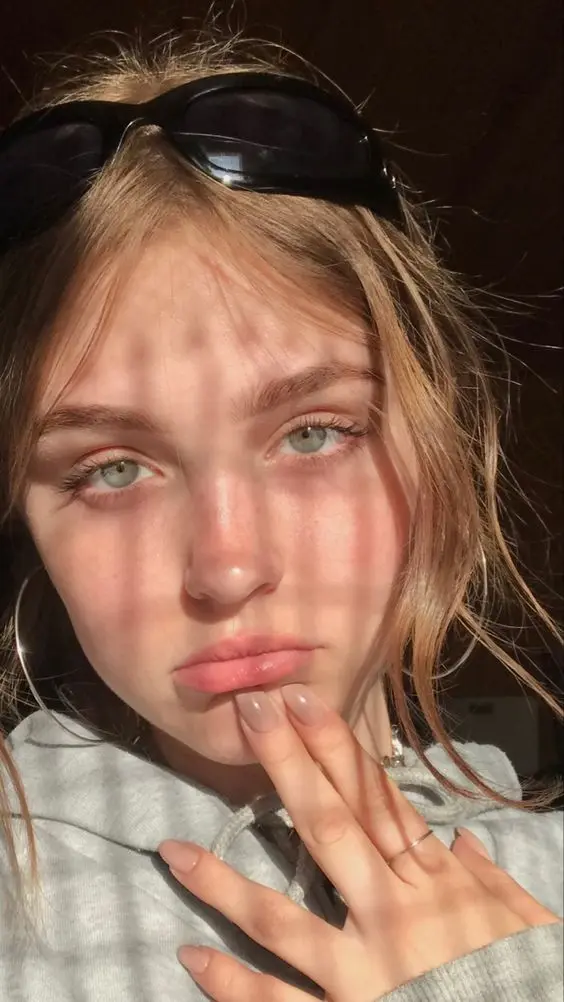 Genesis23 (18) female from FI - sexting partner