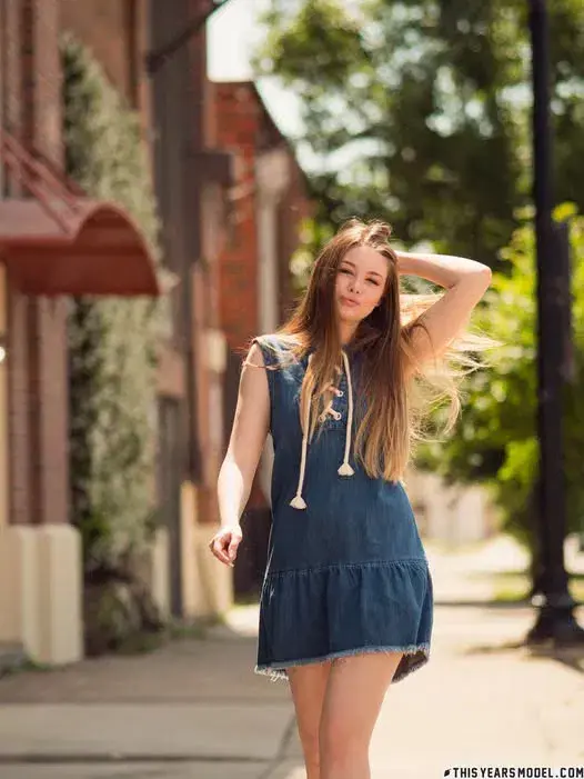 Giselle45645 (18) female from DK - sexting partner