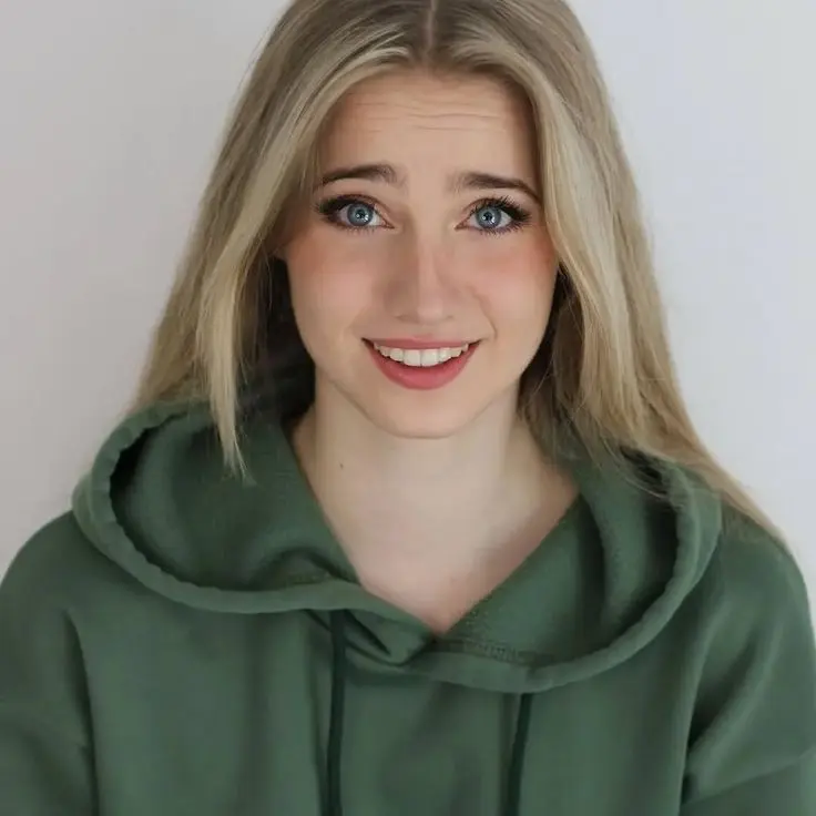 Gracie789 (18) female from GB - sexting partner