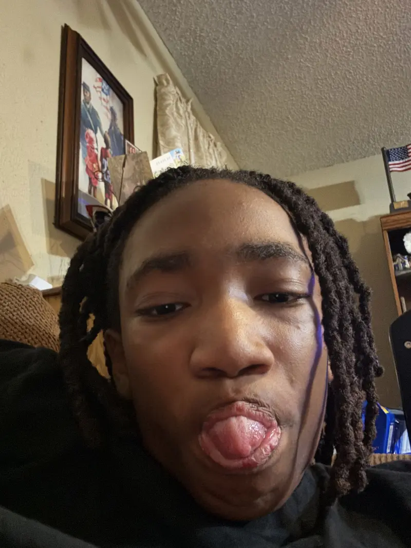 Harperluv (20) male from US - sexting partner