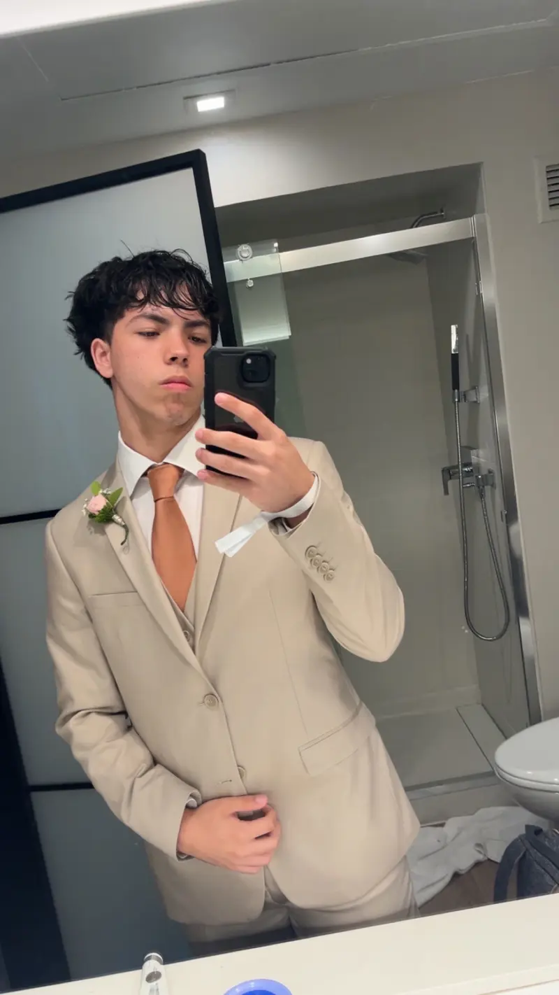 Hornylatinooo (18) male from PR - sexting partner