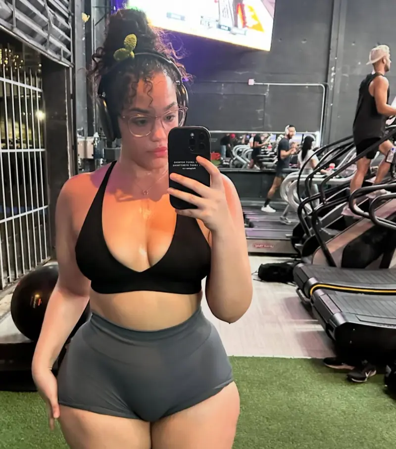 Isabella069 (18) female from US - sexting partner