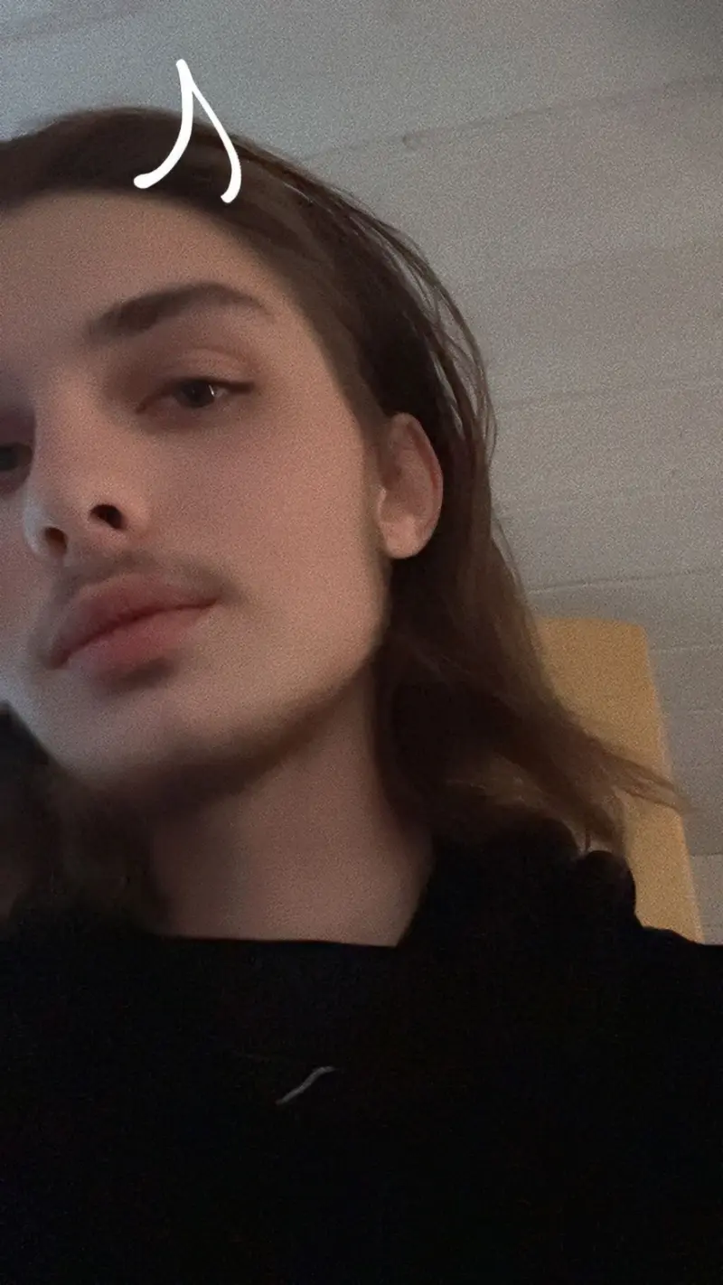 Jason23tzz (18) male from CH - sexting partner