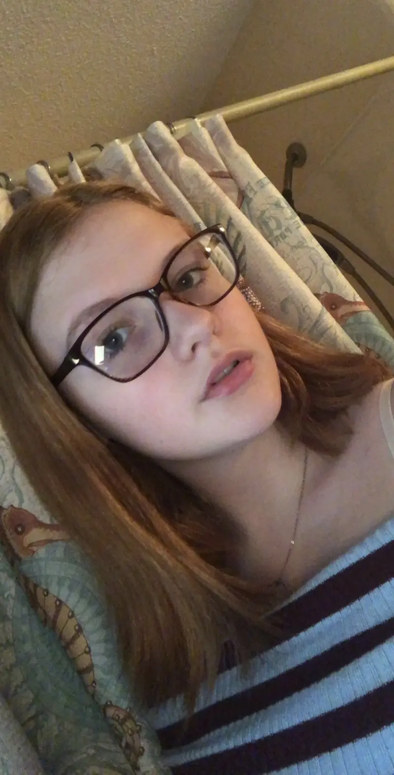 Jenesis214 (18) female from CZ - sexting partner