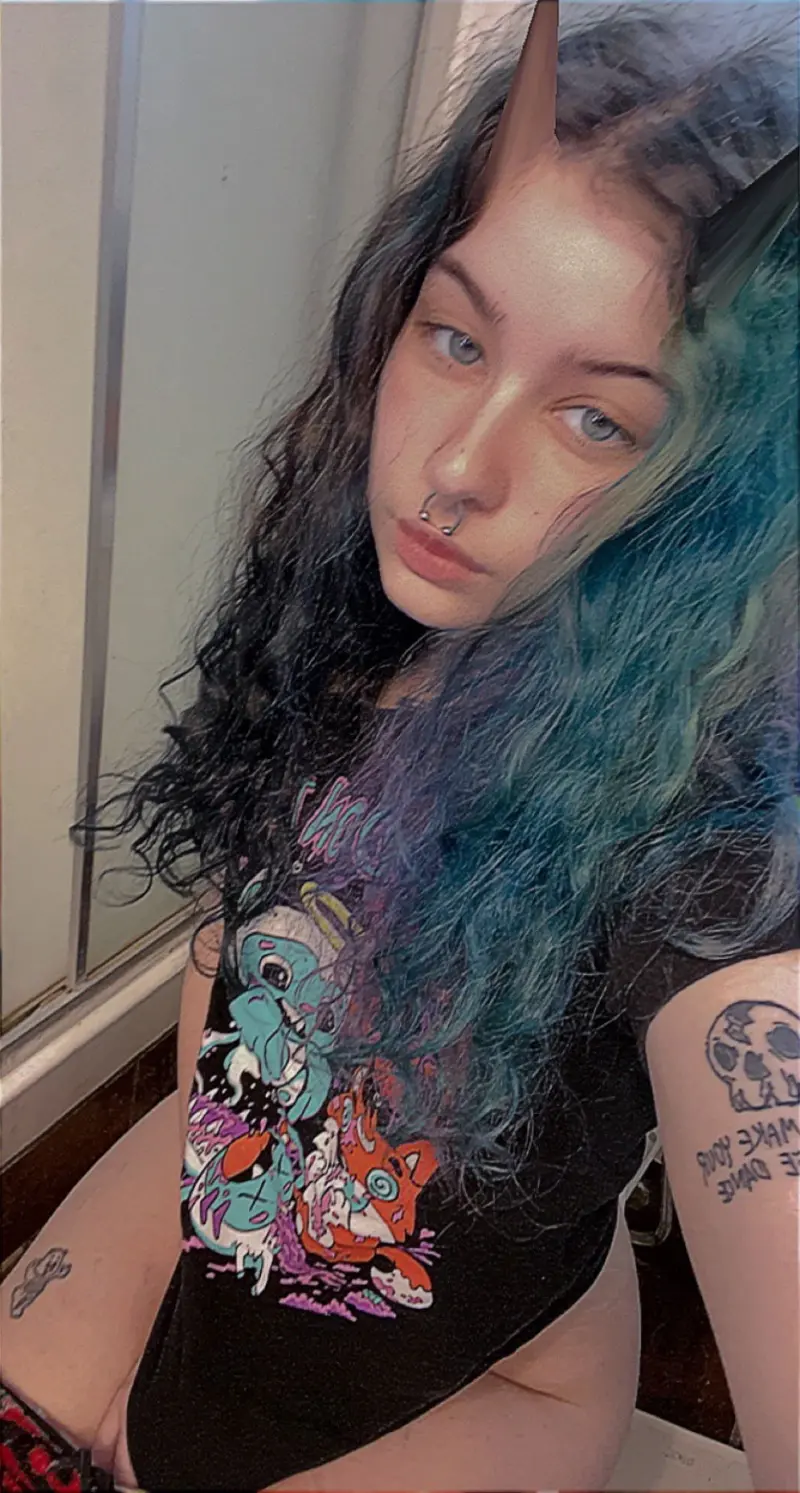 Jenny99601 (18) female from US - sexting partner