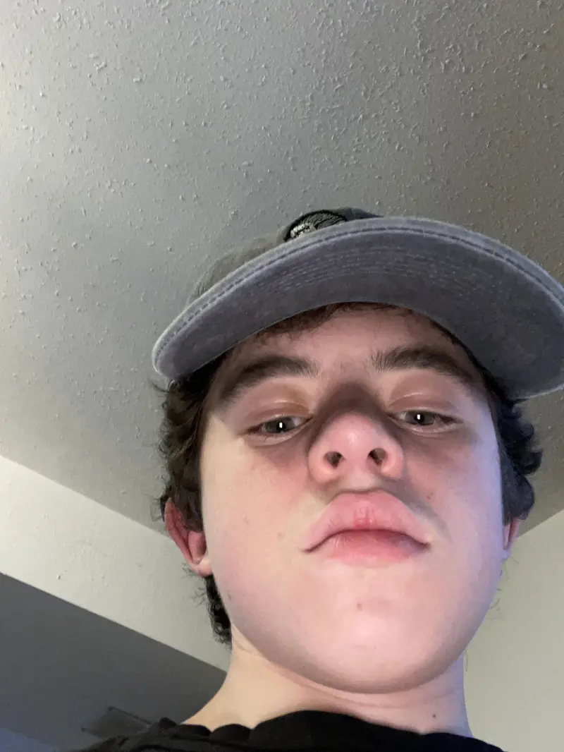 John1726 (18) male from CA - sexting partner