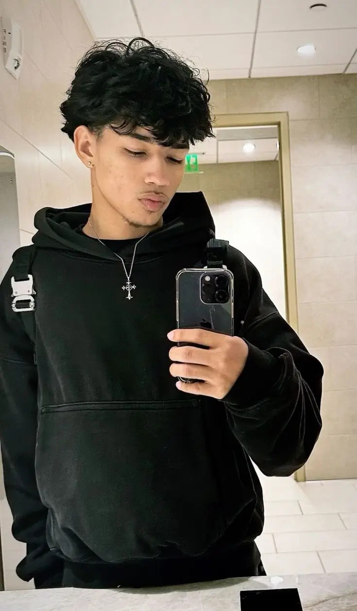 Jordan676767 (20) male from US - sexting partner