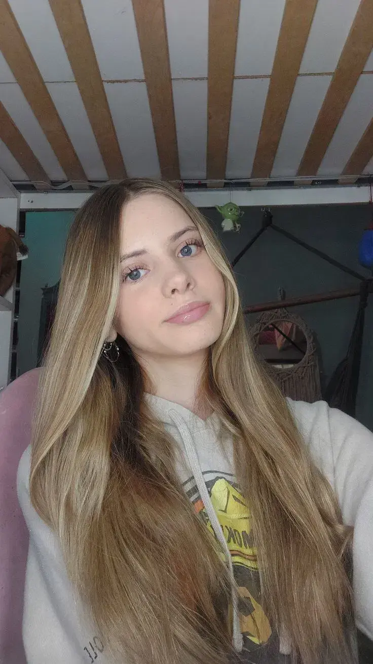 June0144 (18) female from PL - sexting partner