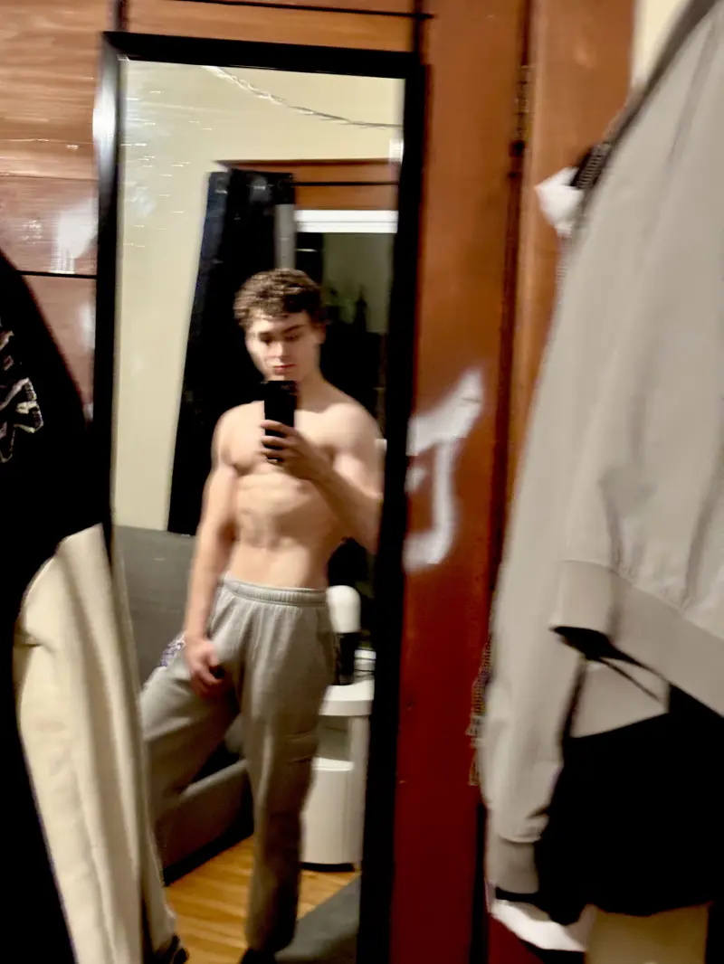 JustAGuy123454321 (18) male from CA - sexting partner