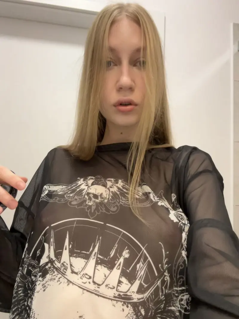 Kate2345 (18) female from US - sexting partner