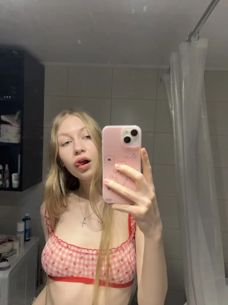 Kateqt819 (18) female from US - sexting partner