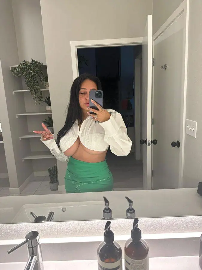 Kecia (18) female from DE - sexting partner