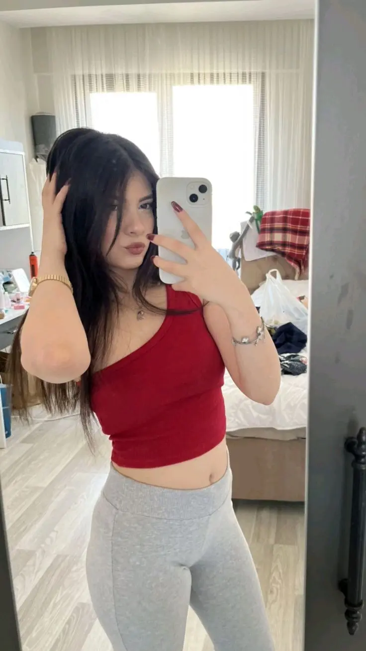 Kelsey20 (18) female from FI - sexting partner