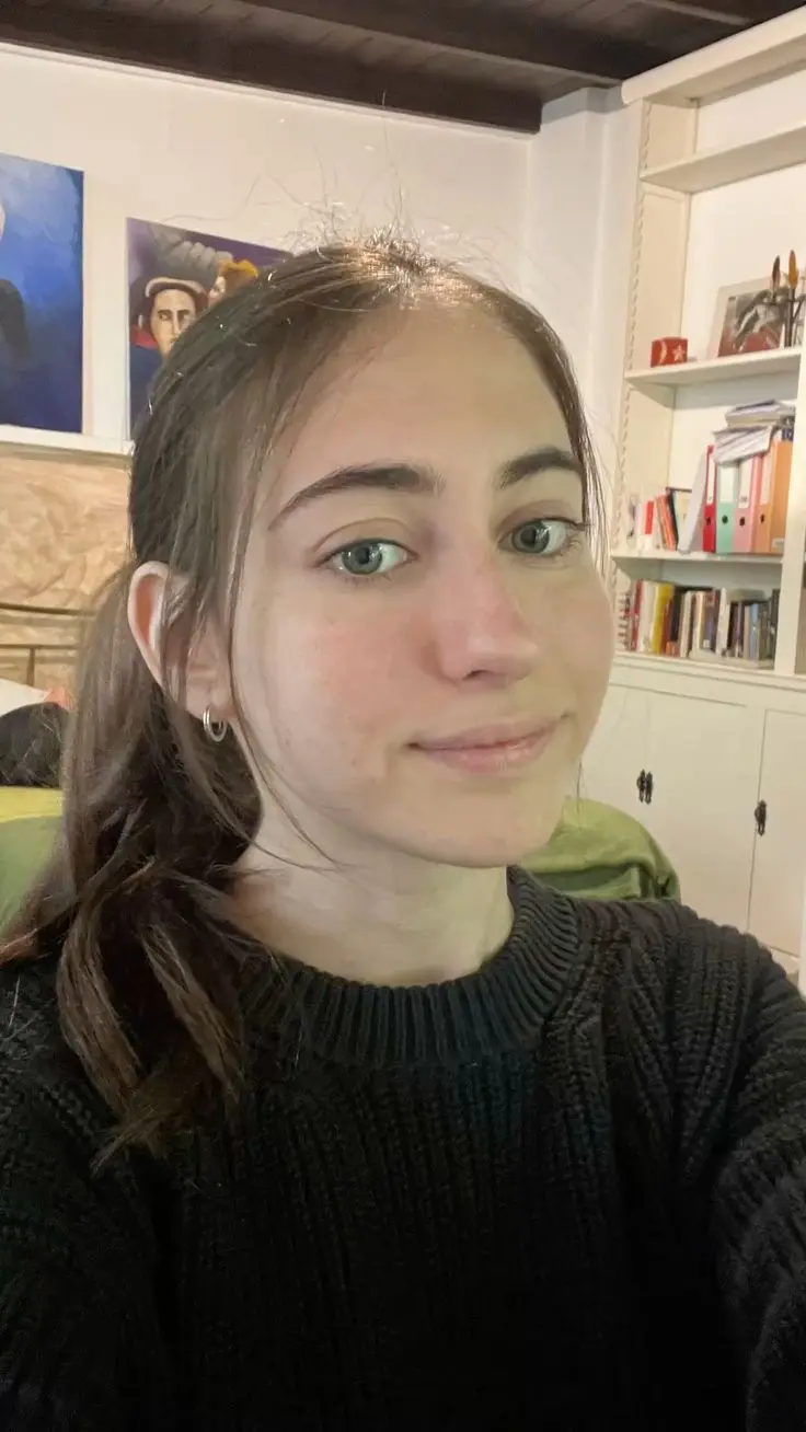 Kinsley19 (18) female from GB - sexting partner