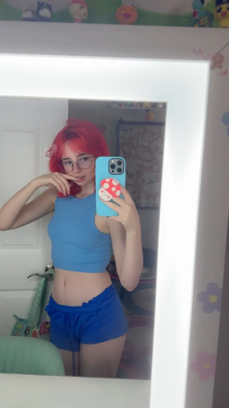 Kittkate6476 (18) female from US - sexting partner