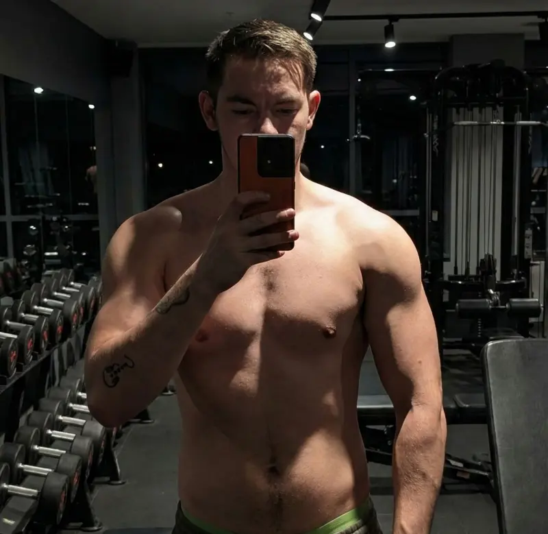 L2003 (18) male from GB - sexting partner