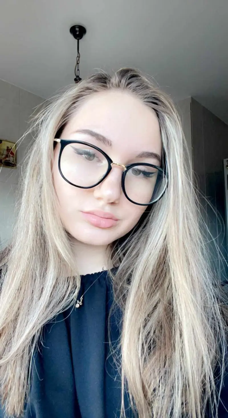 Lamiy26 (19) female from US - sexting partner