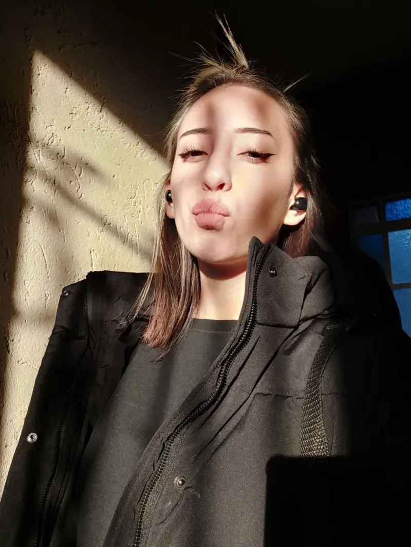 Lauren785 (18) female from CA - sexting partner