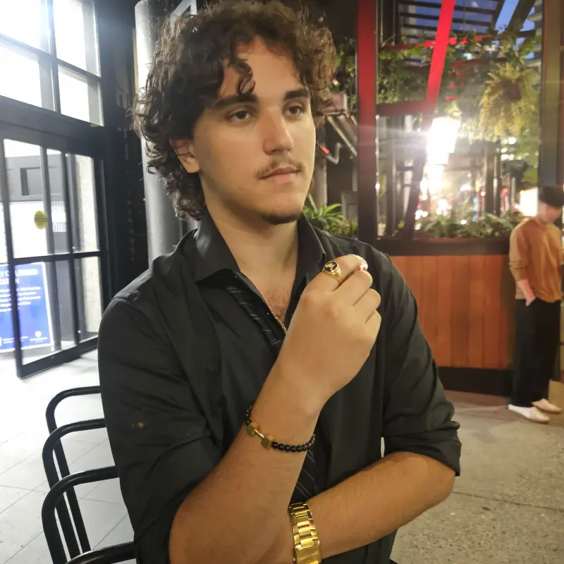 Ldubz (18) male from CA - sexting partner