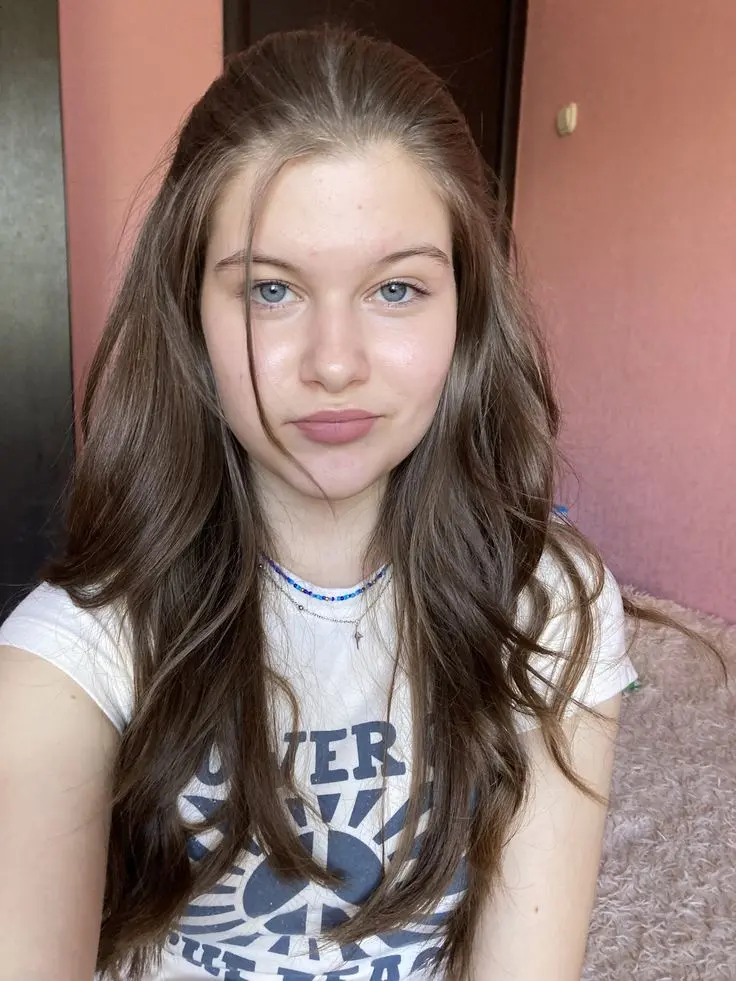 Lia21 (18) female from GB - sexting partner