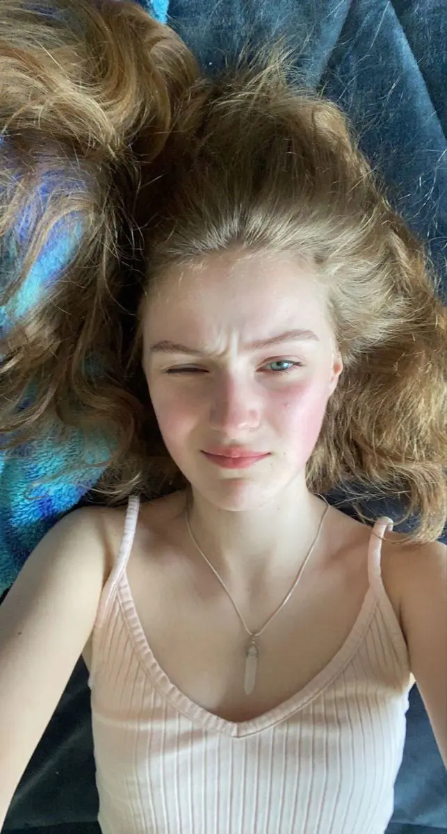 Lila2121 (18) female from GB - sexting partner