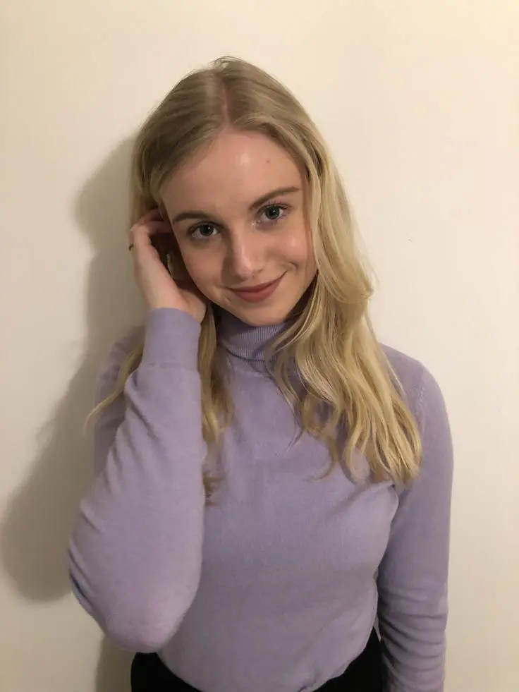 Lilith0166 (18) female from GB - sexting partner