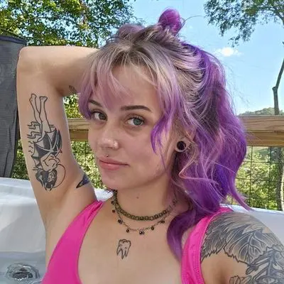 Lilyharry22 (18) female from US - sexting partner