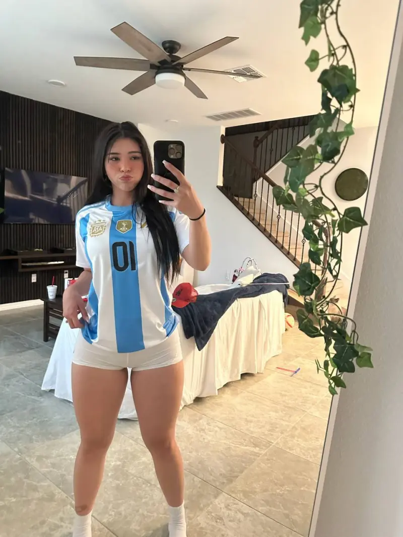 Lisa1005 (18) female from US - sexting partner