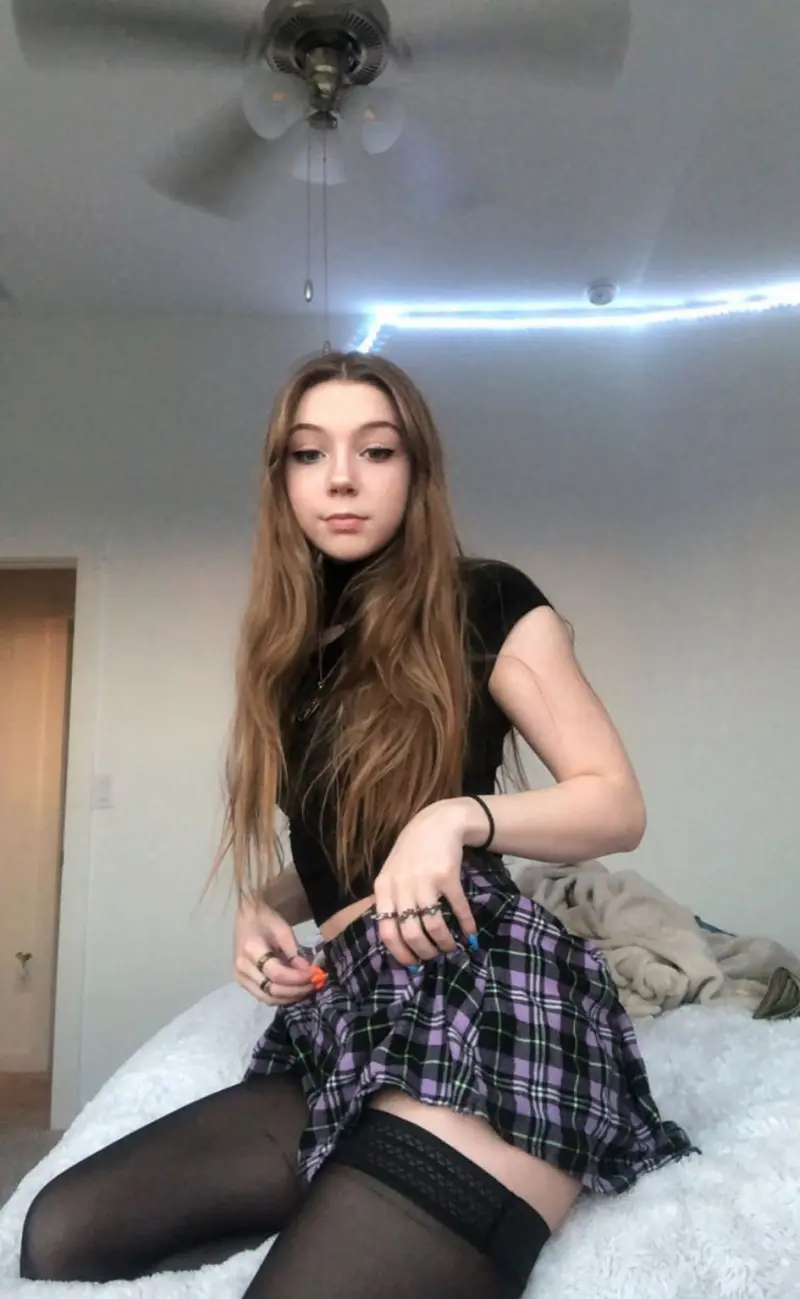 Lisatereliya (18) female from US - sexting partner