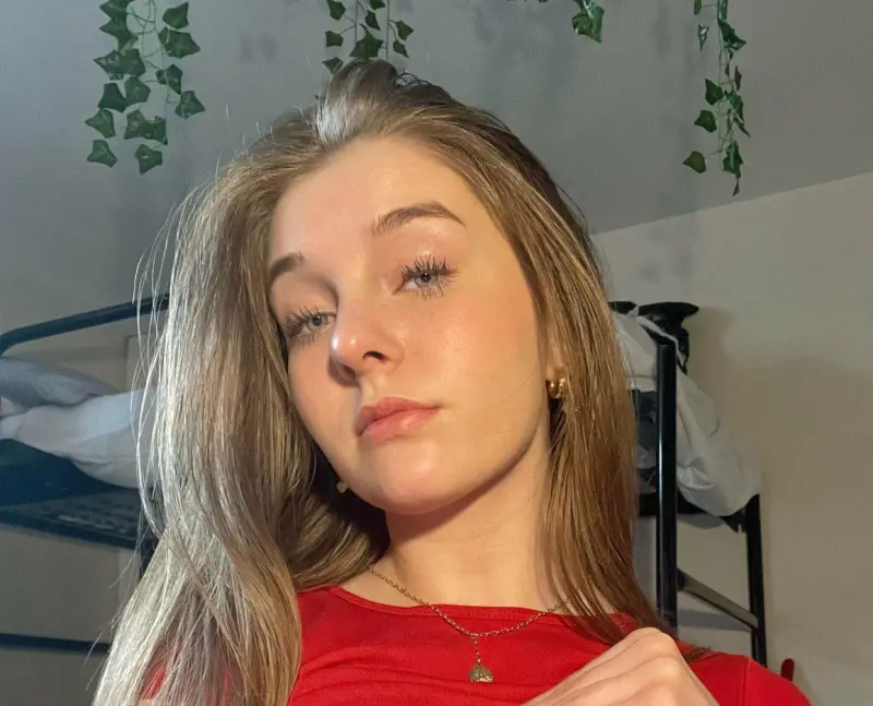 LouisJenkins12 (18) female from GB - sexting partner