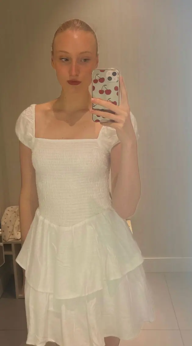 Luisakurz (18) female from DE - sexting partner