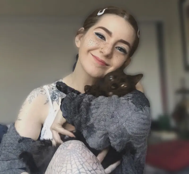 Lydia04 (25) female from US - sexting partner