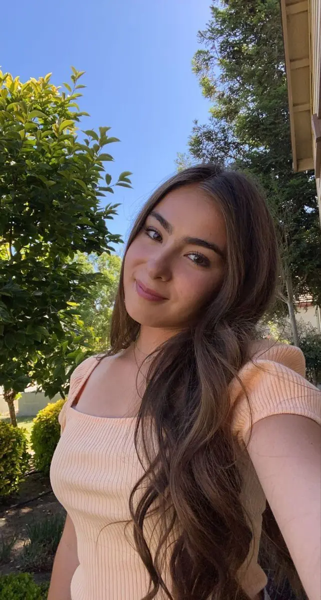 Madalyn015 (18) female from US - sexting partner