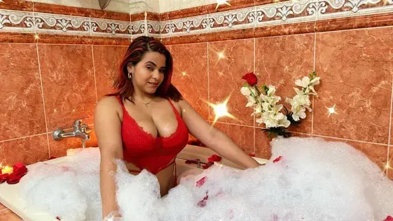 Maddison21 (18) female from DK - sexting partner