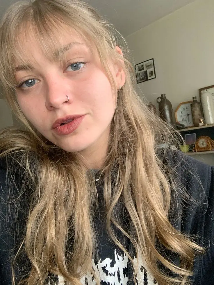 Maia7786 (18) female from GB - sexting partner