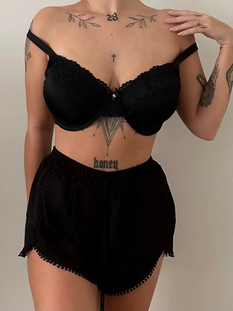 Maisie1520 (18) female from FR - sexting partner