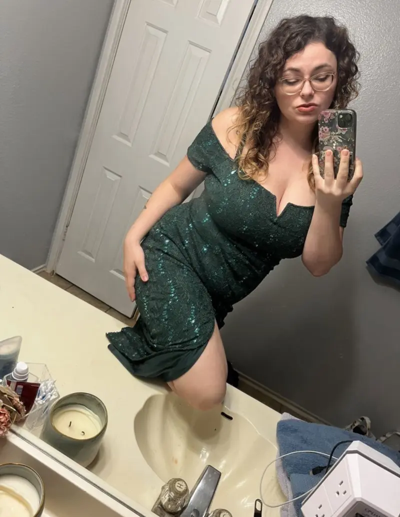 Makeyoucum8897 (18) female from CA - sexting partner