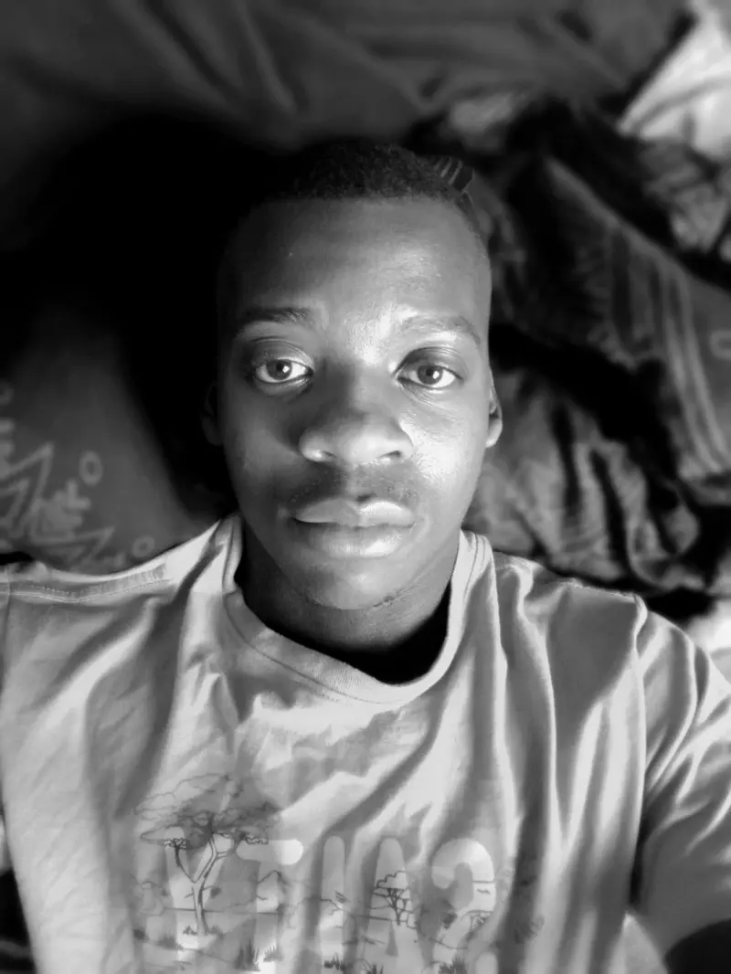 Mammba (18) male from ZW - sexting partner