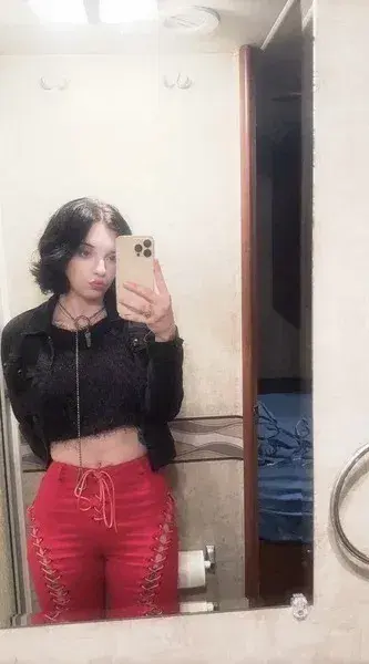 Marie77 (18) female from GB - sexting partner