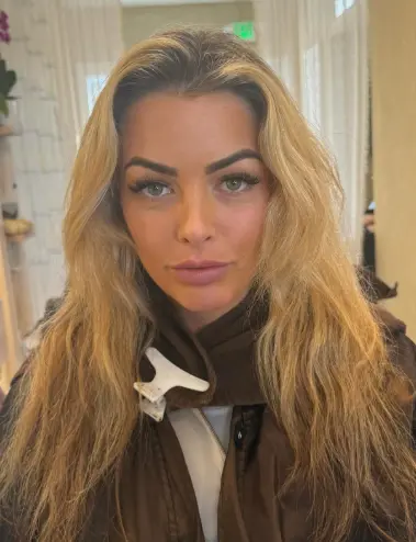 Mary5454 (18) female from GB - sexting partner