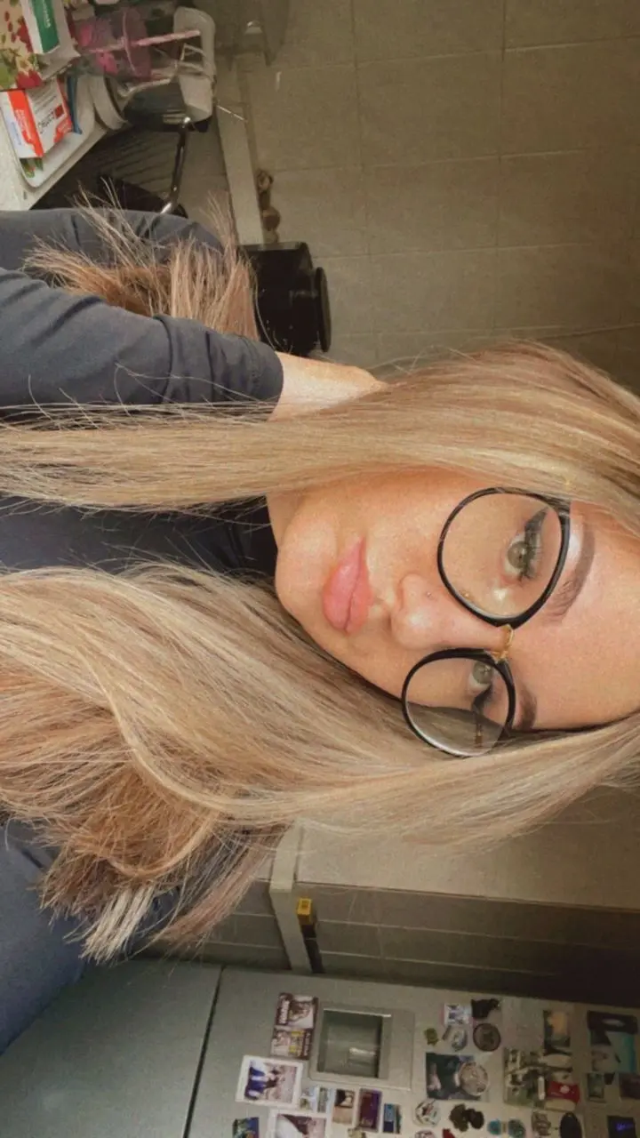 Maryallison47247 (18) female from GB - sexting partner