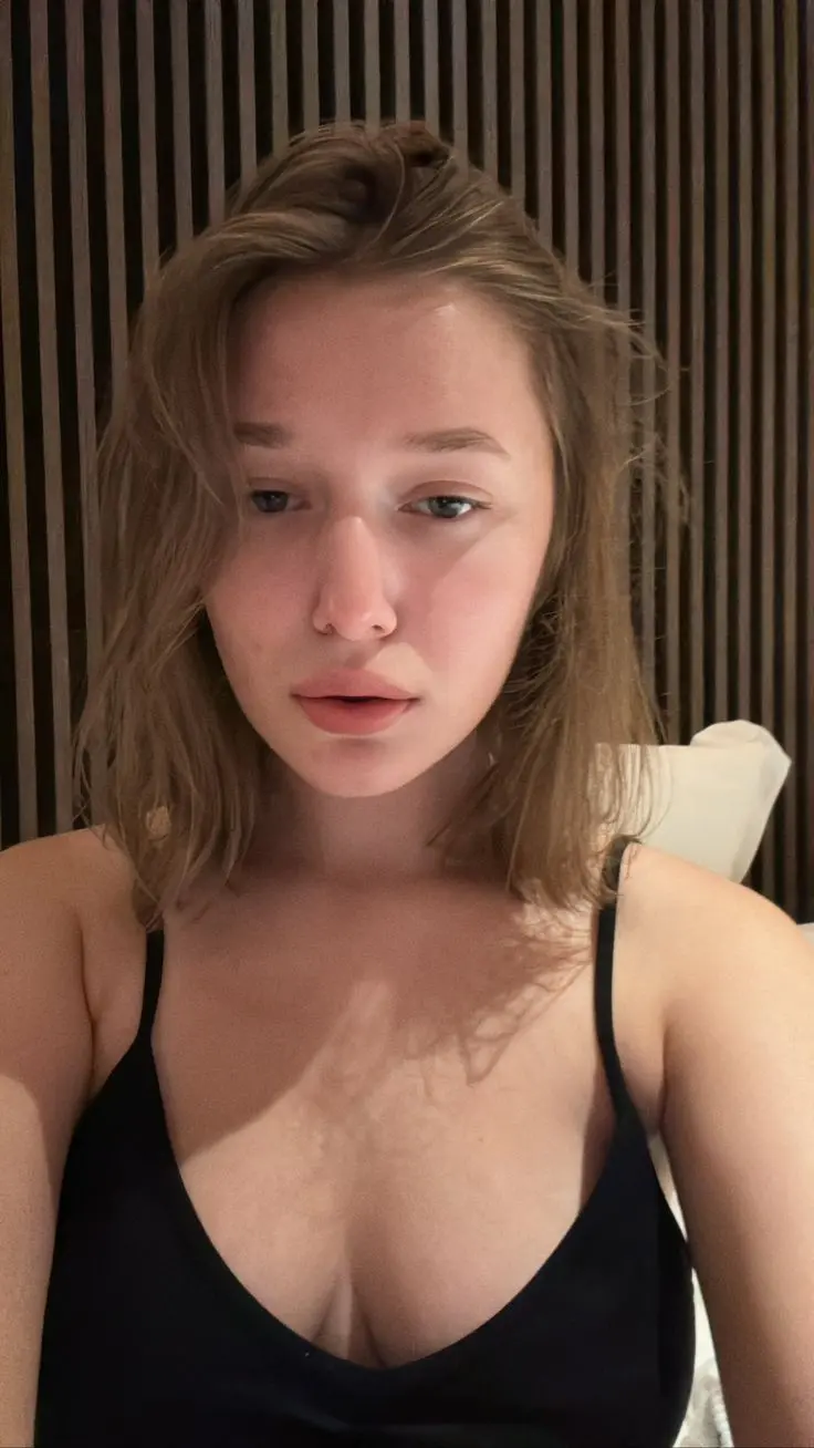 Megan1879 (18) female from US - sexting partner