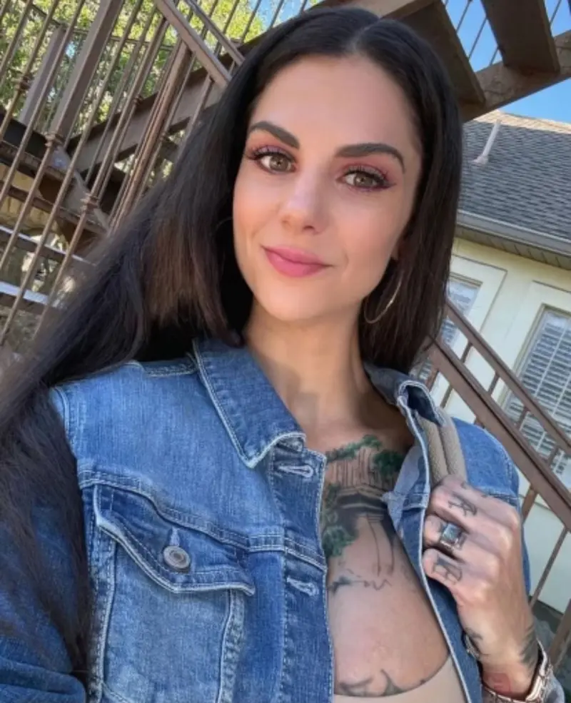 Melissadavis79 (18) female from US - sexting partner