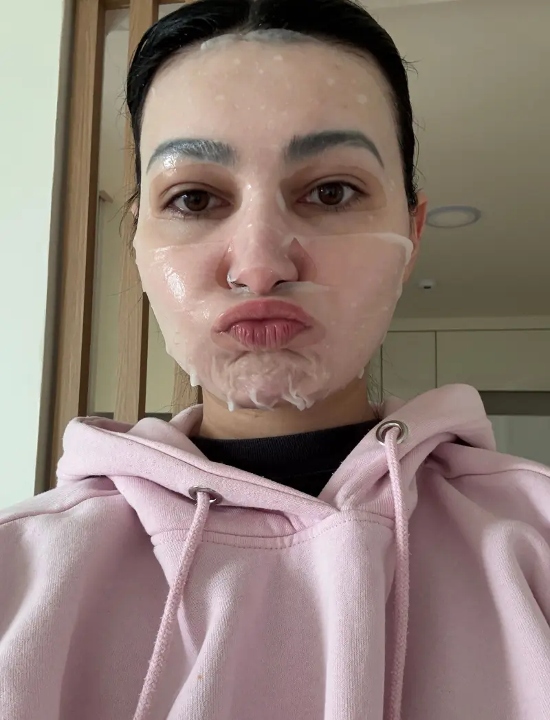 Melody02 (18) female from AU - sexting partner