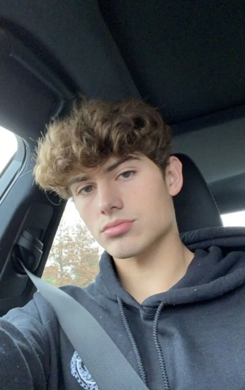 Michaeldusck (21) male from DE - sexting partner